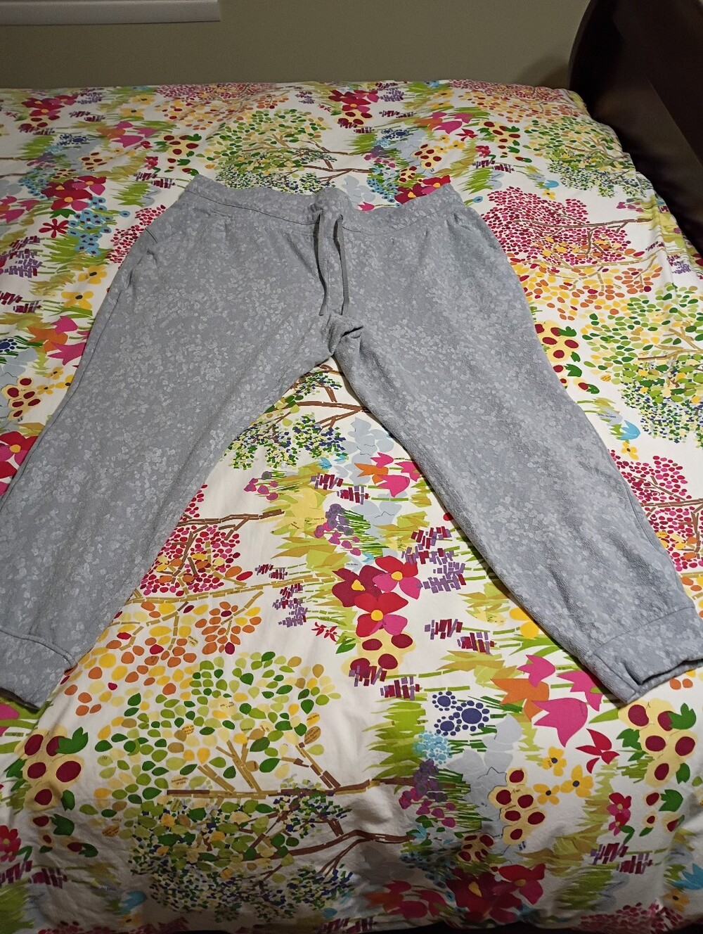 Lululemon Gray & White Print Jogger Sweatpants  Size 20